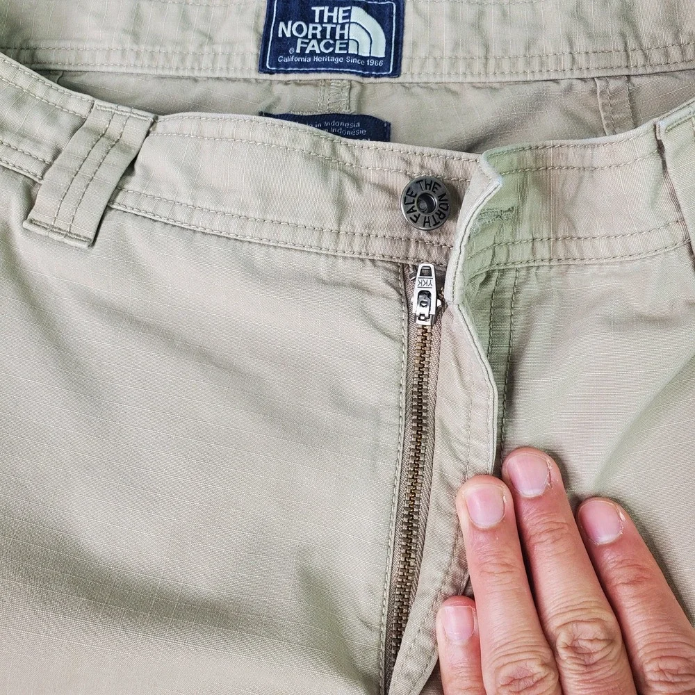 The North Face Cargo Shorts Men's 36 Outdoor Hiking Casual Beige‎ Shorts Vintage